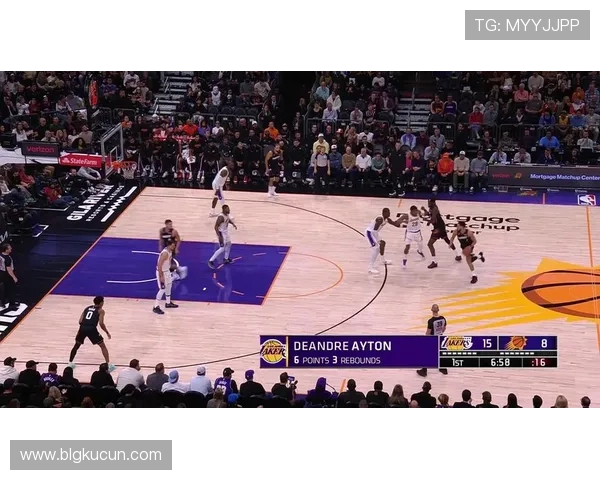 布克创历史新高前八场场均30分5助攻命中率超五成三分命中率达四成